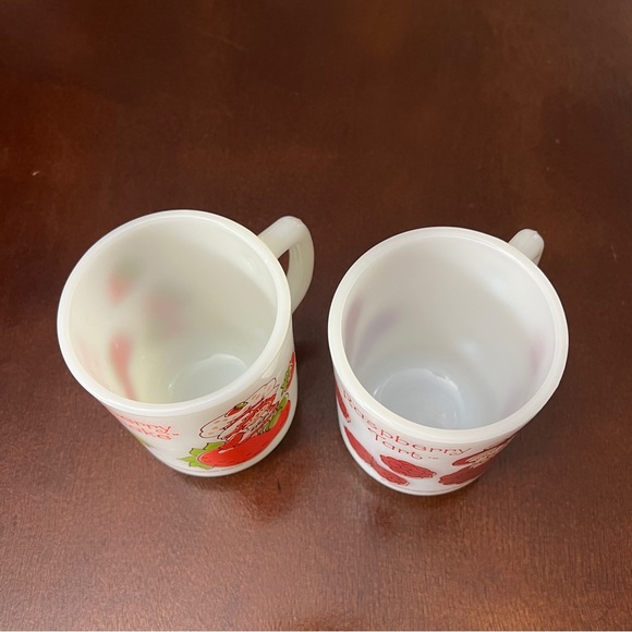 Vintage Raspberry Tart & Strawberry Shortcake Anchor Hocking Milk Glass Mugs Set - Picture 13 of 14